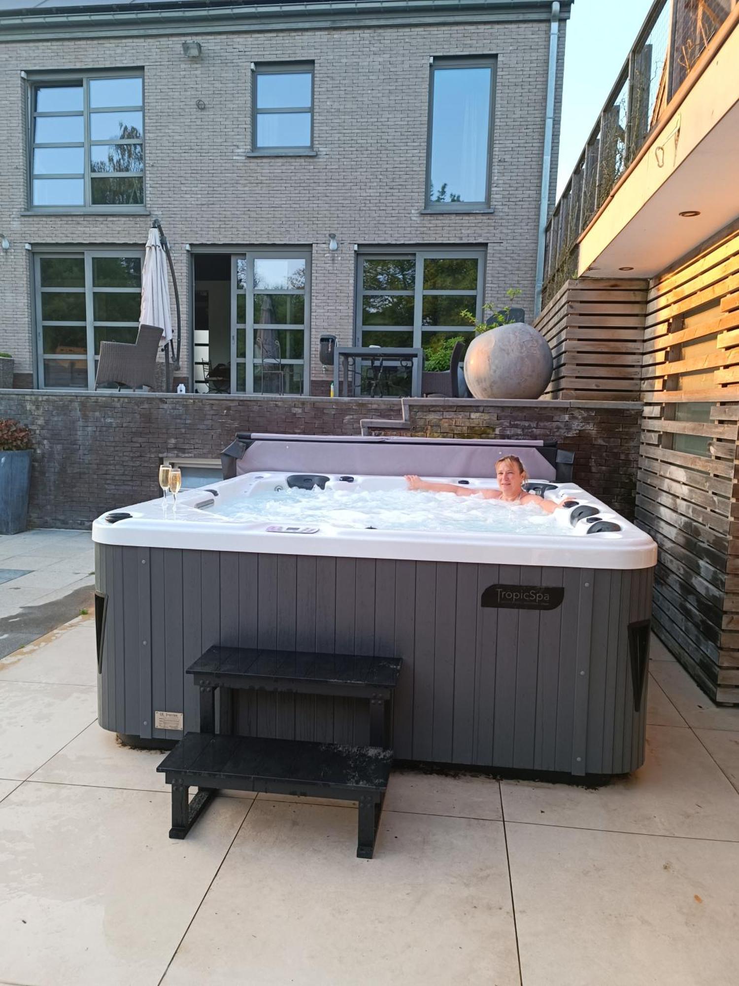 Appartement 5 Personnes Avec Acces Piscine Et Jacuzzi Villers-la-Ville Bagian luar foto